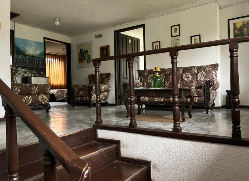 Hosteria La Gaviota Bed and Breakfast Riobamba Exteriör bild